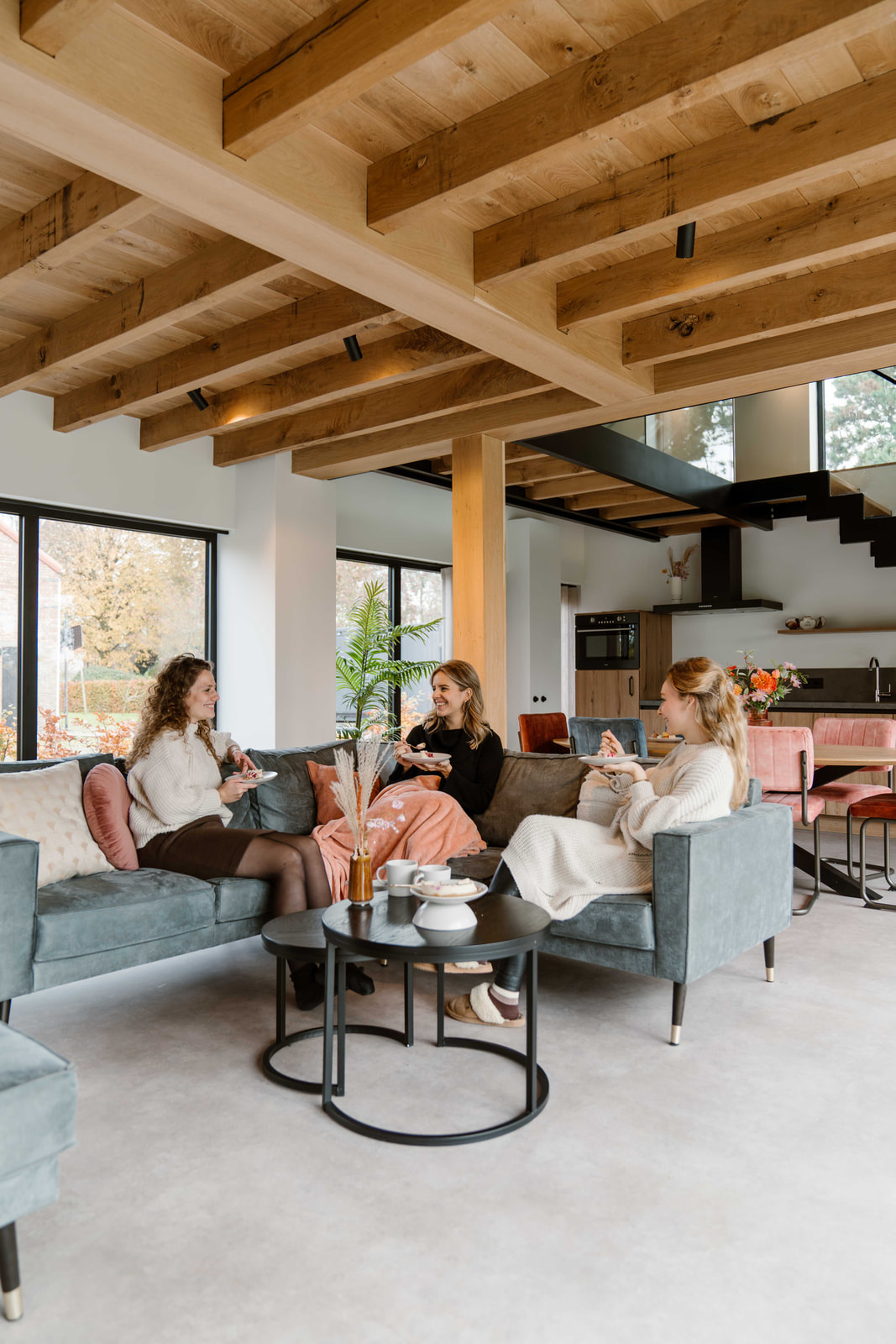 Collega's in de lounge van Hoeve de Lente